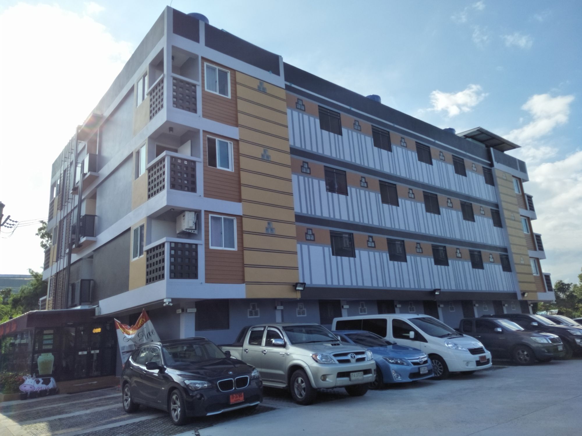 Rinrada Place Hotel Ubon Ratchathani Exterior foto